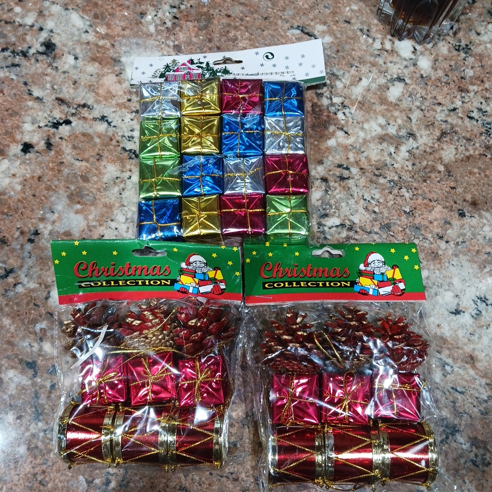 3pks Vtg Christmas Tree Ornaments/Toppers. Sealed.
